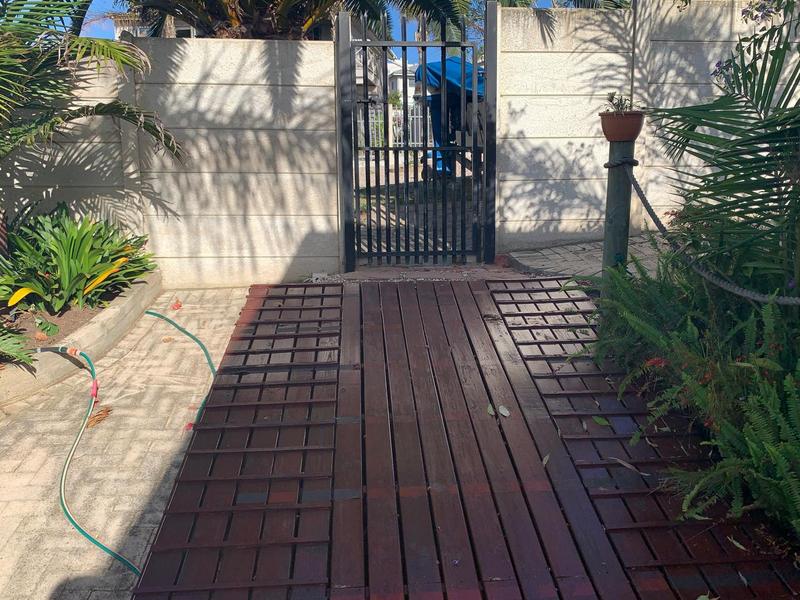 4 Bedroom Property for Sale in Fraaiuitsig Western Cape